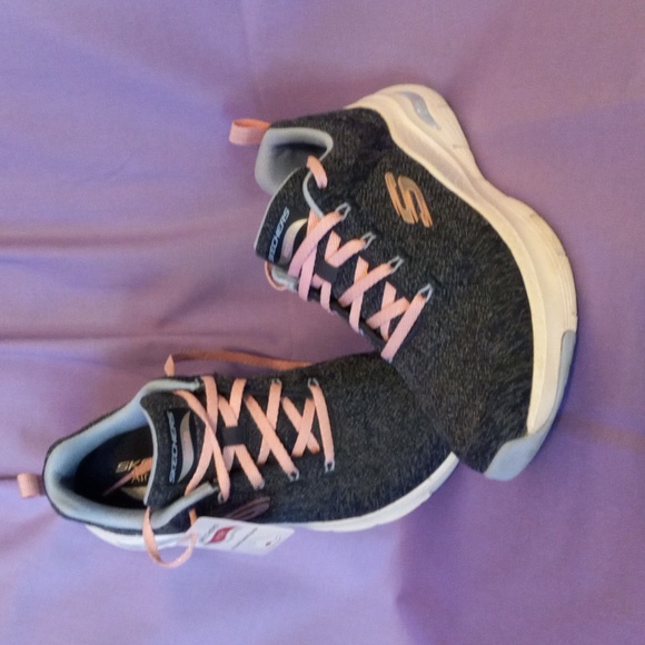 Skechers Arch Fit  Size 6 - Picture 1 of 4